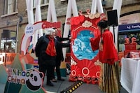 connection-promoting new year installations Image 2