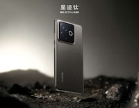 Racing-Themed Smartphone Models Image 2