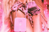 Pink Socialite Smartphones Image 5