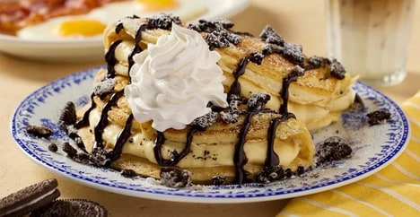 Cookie Cheesecake-Filled Pancakes