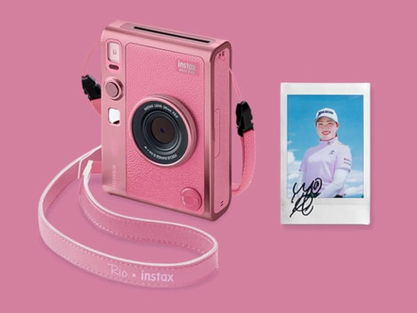 Golfer-Honoring Instant Cameras