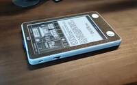 80s-Inspired E-Ink Gaming Consoles Image 6
