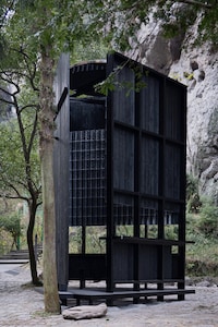 Black-Timber Stealthy Pavilions Image 4