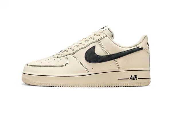 Minimal Contrast Lifestyle Sneakers