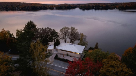 Discrete Lakeside Modern Homes