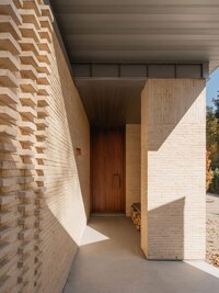Discrete Lakeside Modern Homes Image 3