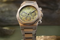 Demure Iridescent Timepieces Image 2