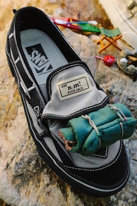 Retro Hiking-Detailed Footwear Image 6