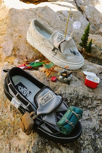 Retro Hiking-Detailed Footwear Image 8
