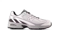 Minimal Tonal Lifestyle Sneakers Image 2
