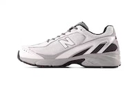 Minimal Tonal Lifestyle Sneakers Image 4