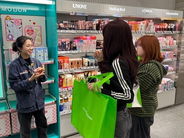 Multilingual Personal Shoppers