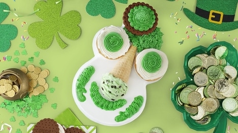 Shamrock-Inspired Frog Cakes