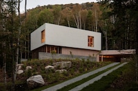Forest-Nestled Dynamic Residences Image 4