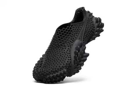 Prickly Monochromatic Sleek Footwear