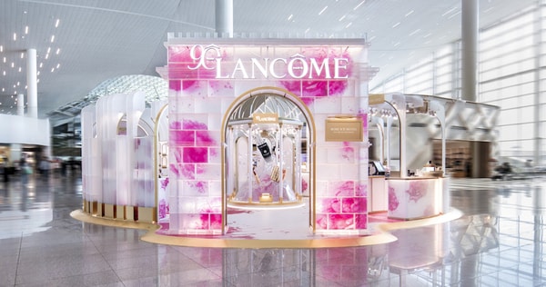 Illusionary Ice-Hotel Beauty Pop-Ups