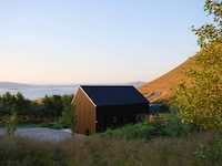 Jet-Black Sustainable Artful Cabins Image 2
