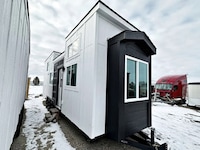 Versatile Modern Compact Homes Image 3
