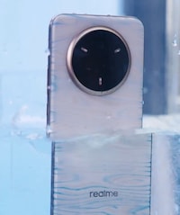 Color-Changing Iridescent Phones Image 3