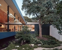 Contemporary Cantilevered Residences Image 3