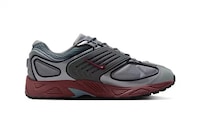 Stealthy Minimal Sneaker Models Image 2