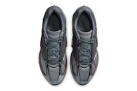 Stealthy Minimal Sneaker Models Image 3