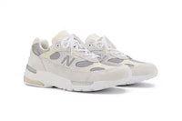 Minimal Monochromatic Sneakers Image 2