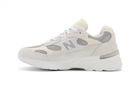 Minimal Monochromatic Sneakers Image 3
