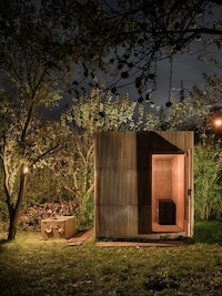 Salvaged Material-Made Saunas Image 2