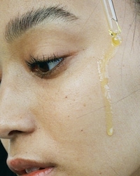 Complexion-Improving Face Oils Image 3