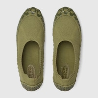 Minimalist Sock-Like Sneakers Image 2