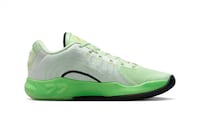 Neon-Tinged Basketball Shoes Image 3