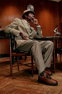 Leisure-Centric Formal Footwear Image 4
