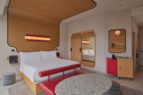 Urban Oasis-Reflecting Hotel Expansions
