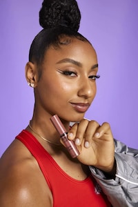 Empowering Makeup Brand Campaigns Image 3