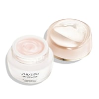 Complexion-Improving Lightweight Moisturizers Image 2