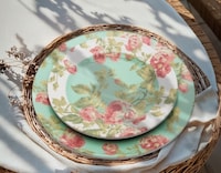 British-Inspired Tabletop Capsules Image 1