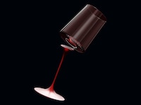 Space-Saving Wine Glasses Image 1