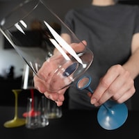 Space-Saving Wine Glasses Image 3