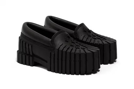 Dynamic Enlarged Sole Loafers