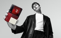 Revolutionary Clamshell Smartphones Image 4