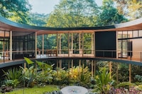 Doughnut-Shaped Elevated Houses Image 2