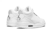 Minimal Sleek Basketball Shoes Image 2