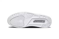 Minimal Sleek Basketball Shoes Image 3