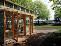 Shielded Screen Garden Cafes Image 1