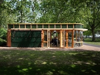 Shielded Screen Garden Cafes Image 2