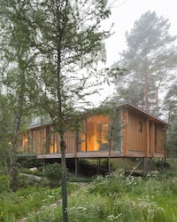 Natural Material Stilted Homes Image 3