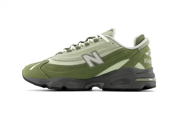 Light Mossy Green Sneakers