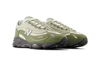 Light Mossy Green Sneakers Image 2