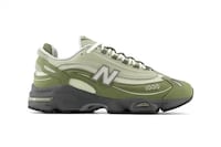 Light Mossy Green Sneakers Image 3